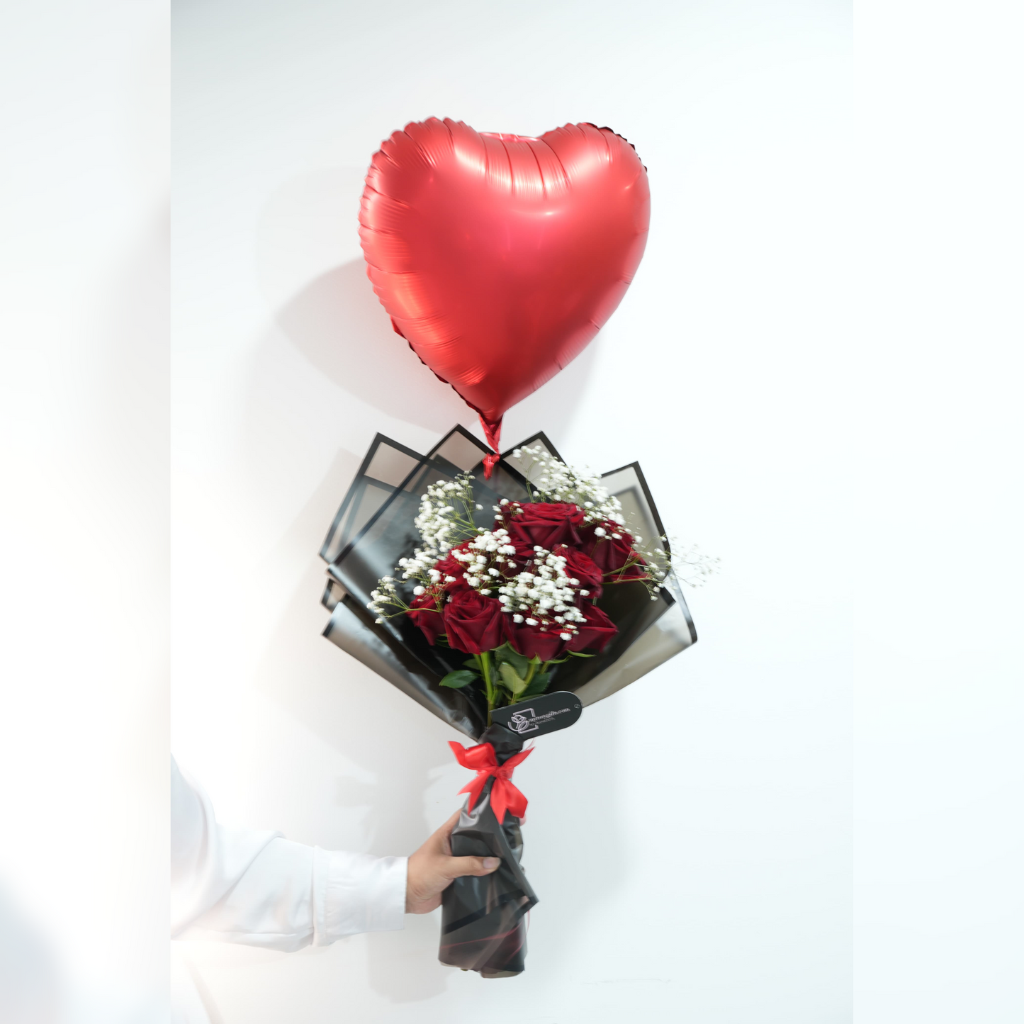 Romantic Red Rose Bouquet with Heart Balloon – Love Surprise Gift