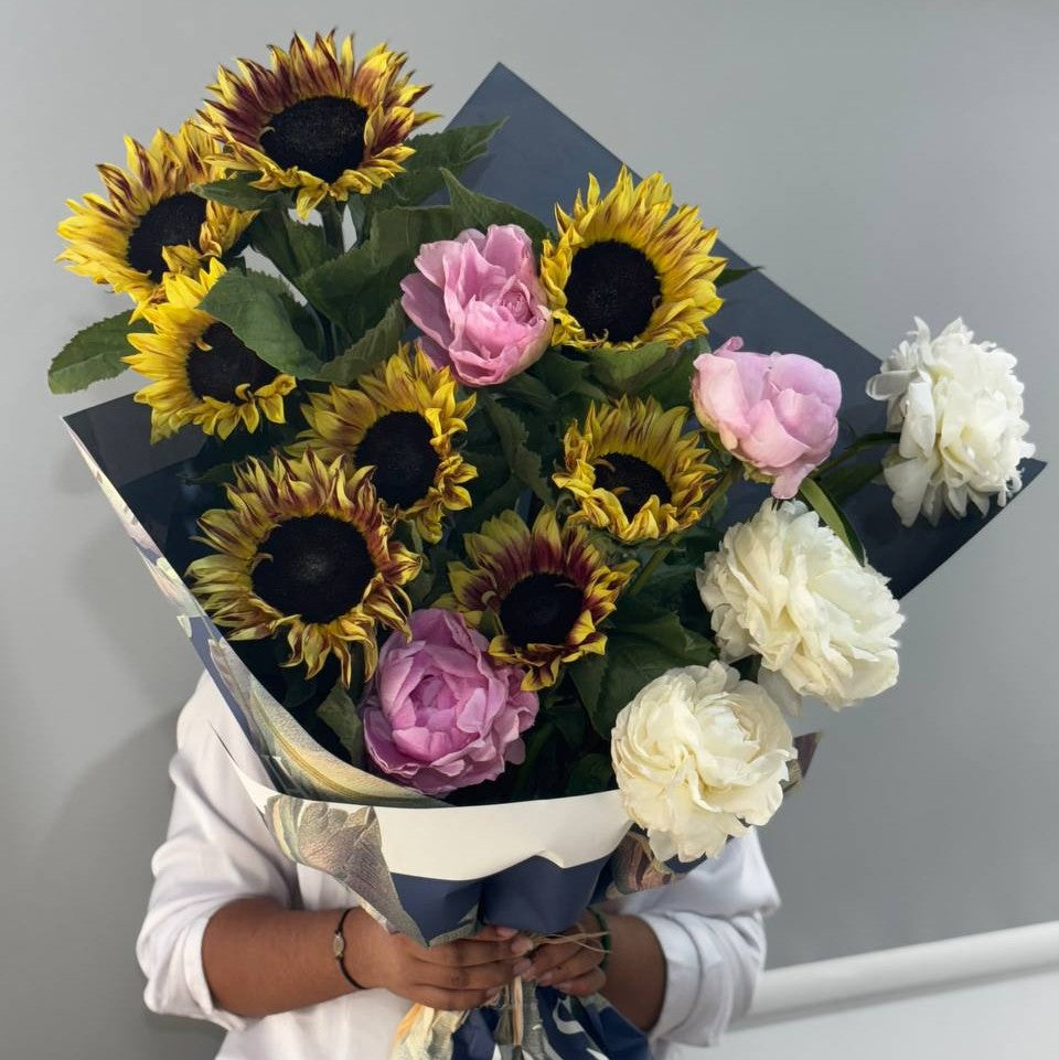 Sunshine Softness – Sunflower Peony Mix