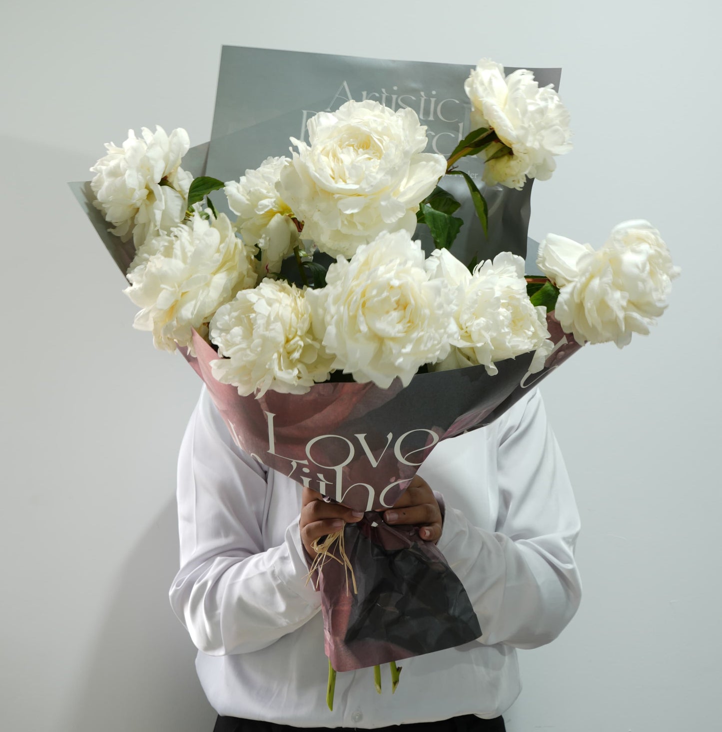 باقة الفاوانيا البيضاء الأنيقة