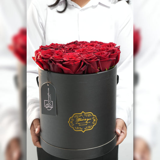 Crimson Elegance – 15 Red Roses in Black Luxe Box