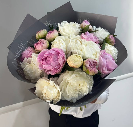 باقة من 10 زهور فاونيا وردية و10 زهور بيضاء