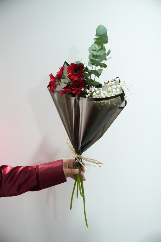 باقة صغيرة من زهور القرمزي الساحرة